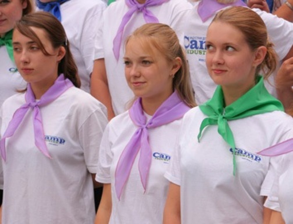 Happy summer лагерь. Москва 24 лагеря. Одежда вожатых в лагере. Москва 24 лагеря. Квест лагерь счастливые лица.